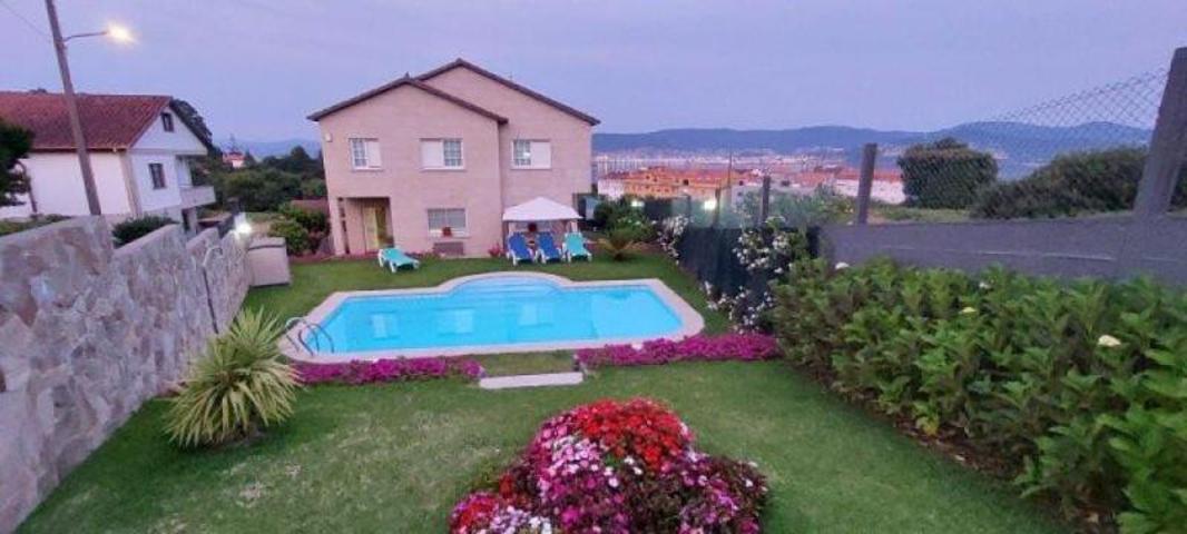 Casa en venta en Poio photo 0