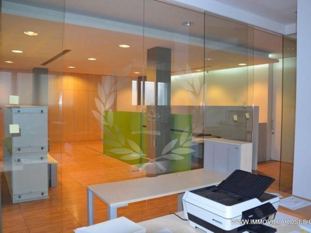 Local comercial en venta en Empuriabrava, Sector Mestral photo 0