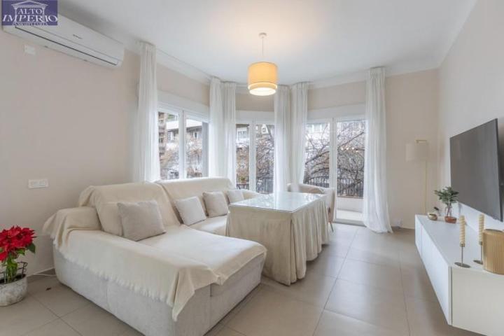 Piso en venta en Granada, Centro photo 0