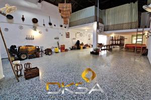 Local comercial en venta en Villarreal, Antigua general photo 0