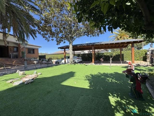 Chalet en venta en Serranillos del Valle, Calle de los Moscatelares, 28979 photo 0