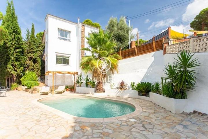 Casa en venta en Sant Cebrià de Vallalta, Castellar d indies photo 0