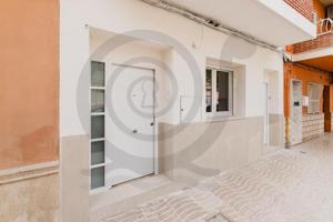 Edificio en venta en La Pobla de Vallbona, Casco urbano photo 0