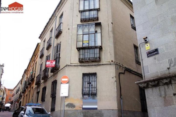 Edificio en venta en Ávila, Murallas photo 0