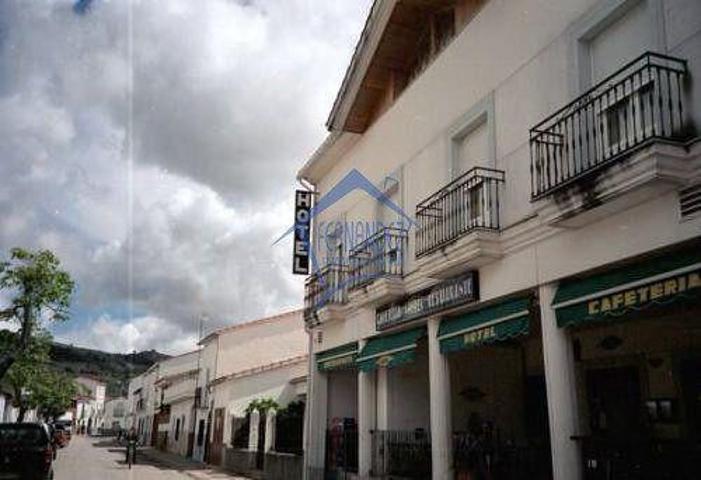 Edificio en venta en Serradilla, Serradilla photo 0