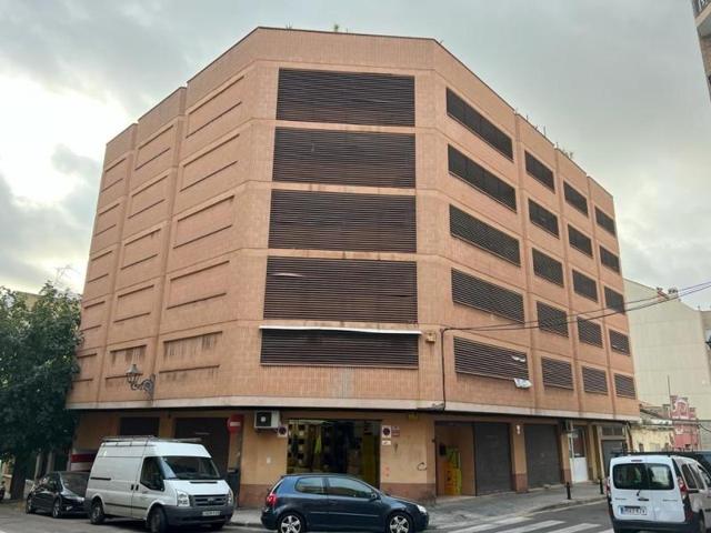 Edificio en venta en Valencia, Benimámet photo 0