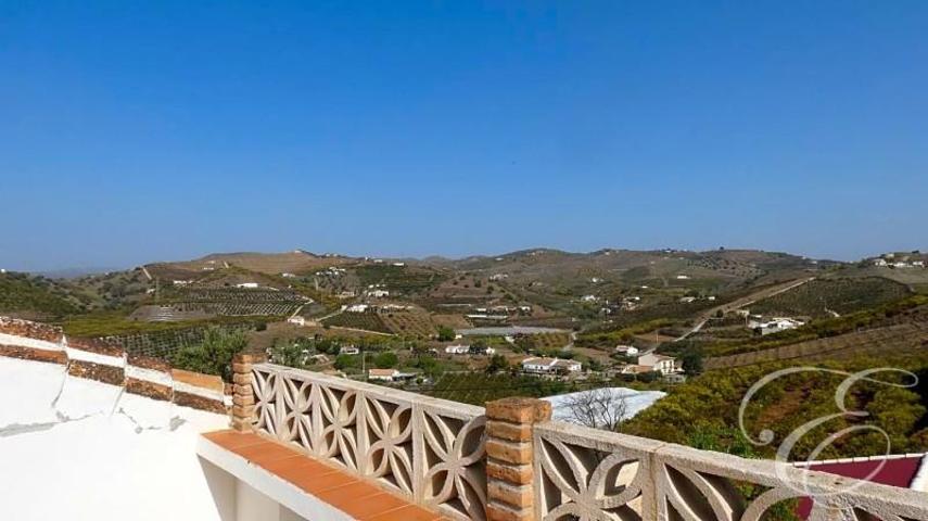 Casa con terreno en venta en Almayate, Almayate photo 0