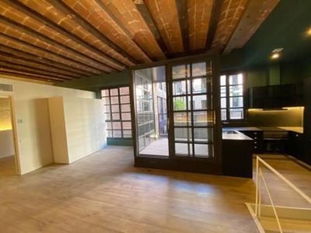 Piso tipo duplex en venta en Barcelona, El Raval photo 0