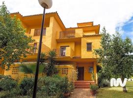 Chalet en venta en Estepona, Residencial La Palmera, 29680 photo 0