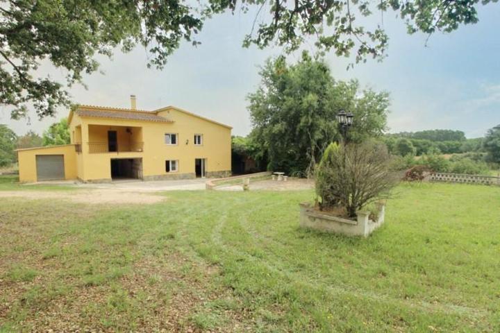 Casa con terreno en venta en Maçanet de la Selva photo 0