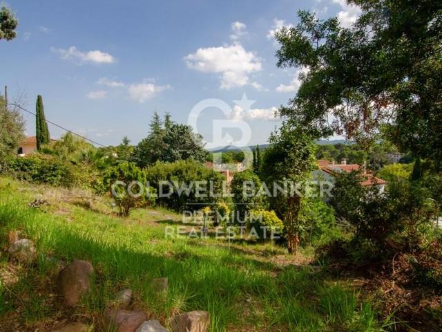 Terreno en venta en Cerdanyola del Vallès photo 0