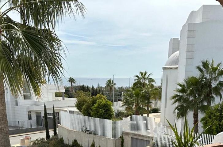 Apartamento en venta en Estepona, Selwo photo 0