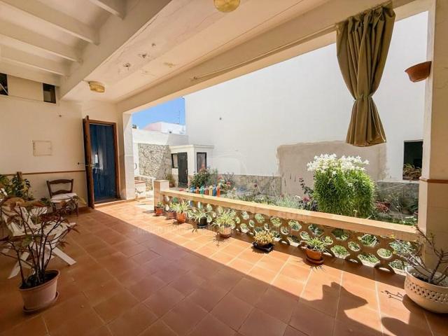 Planta baja en venta en Es Castell photo 0