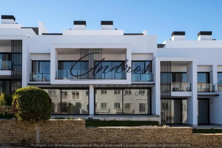 Adosada en venta en La Línea de la Concepción, Alcaidesa photo 0