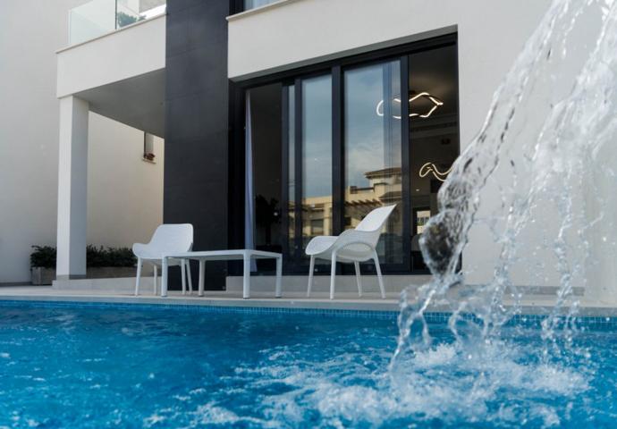 Bungalow en venta en Orihuela Costa, Punta Prima photo 0