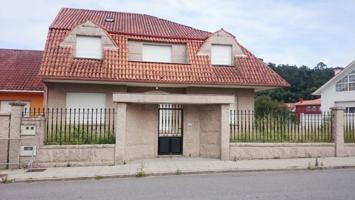 Chalet en venta en Vilagarcía de Arousa, Rial photo 0
