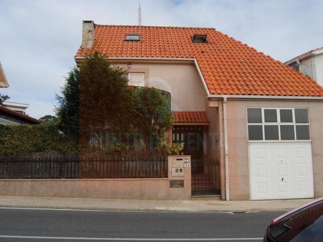Casa en venta en Oleiros photo 0