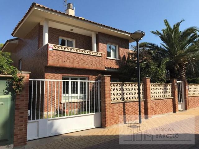 Chalet en venta en Zaragoza, Montecanal photo 0