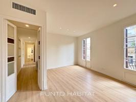 Piso en venta en Barcelona, El Raval photo 0