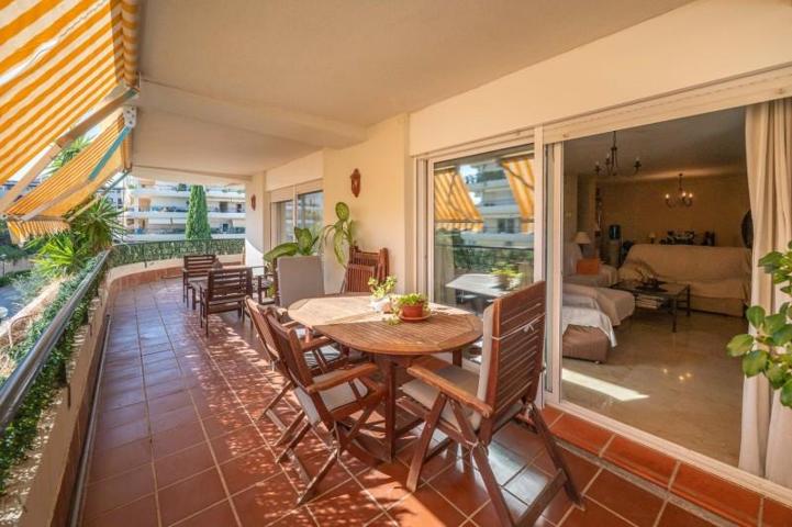 Apartamento en venta en Marbella, Guadalmina Alta photo 0