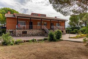 Chalet en venta en Manzanares el Real, La Ponderosa photo 0
