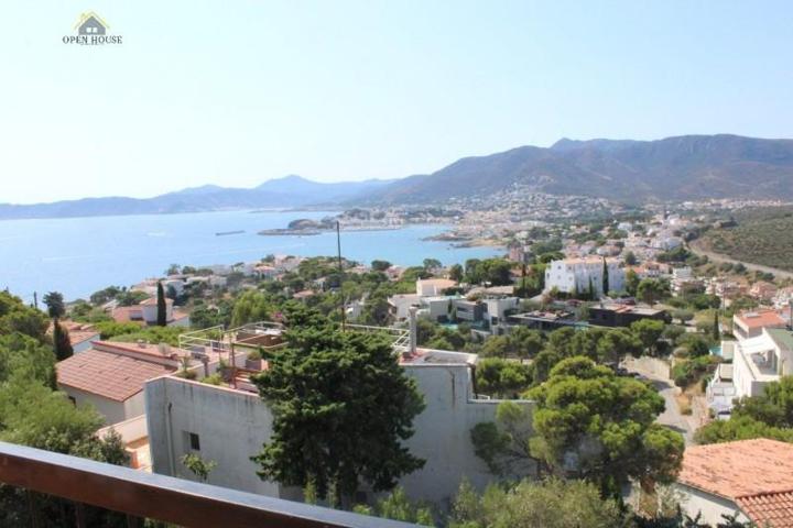 Casa en venta en Llançà, Costa Brava photo 0