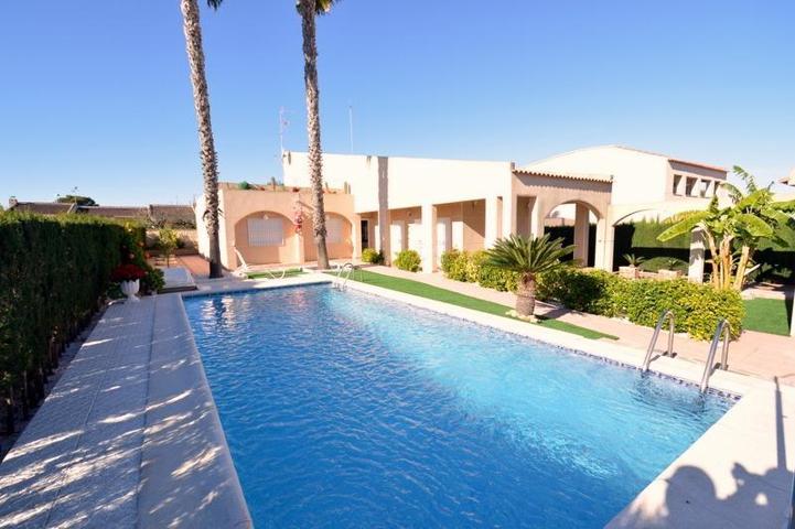 Chalet en venta en Torrevieja, Los altos photo 0