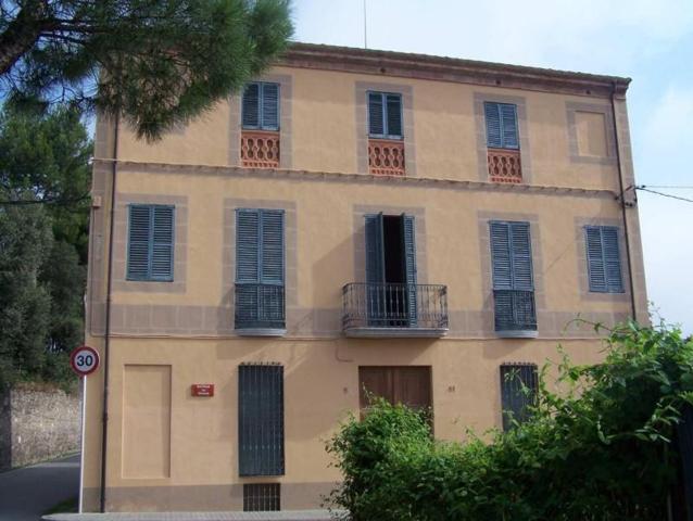 Edificio en venta en Banyoles, La Farga photo 0