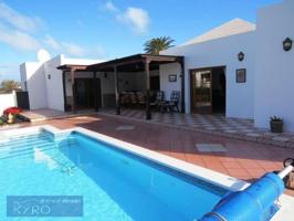 Bungalow en venta en Yaiza photo 0