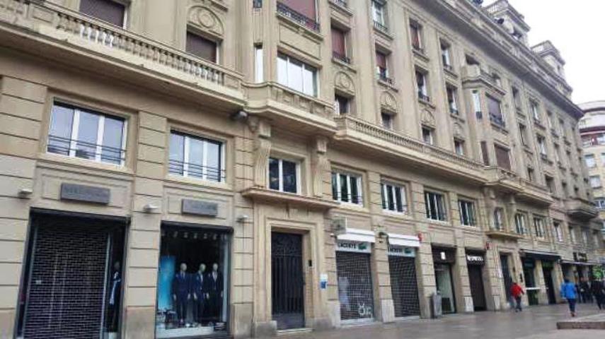 Piso en venta en Vitoria-Gasteiz, Calle Postas, 01001 photo 0