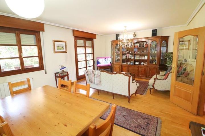 Adosada en venta en Vitoria-Gasteiz, Betono photo 0