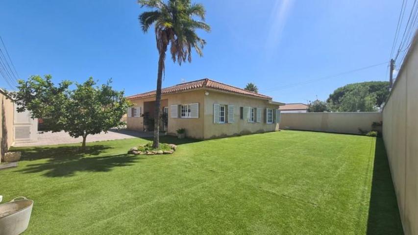 Chalet en venta en Chiclana de la Frontera, Las rapaces photo 0