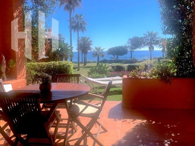 Apartamento en venta en Estepona photo 0