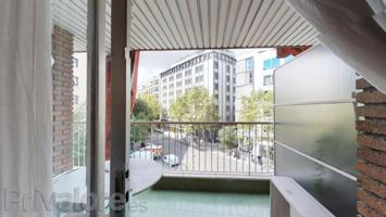 Piso en venta en Barcelona, Carrer de Còrsega, 08037 photo 0