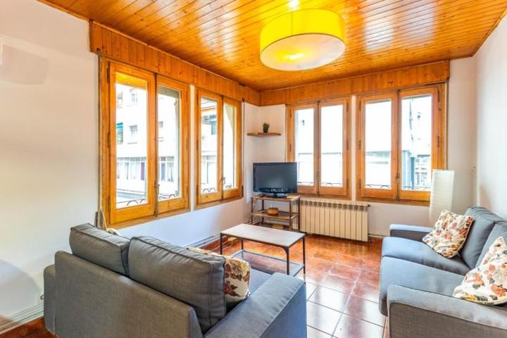 Piso en venta en Barcelona, Sant Antoni photo 0