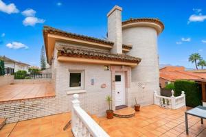Bungalow en venta en Alfaz del Pi, Albir photo 0