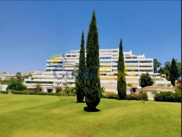 Apartamento en venta en Marbella, Guadalmina Alta photo 0