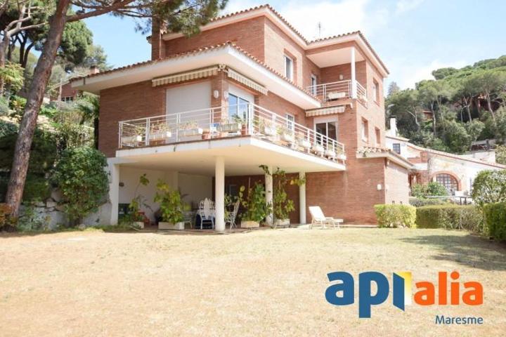 Chalet en venta en Mataró, Urb. les sureres photo 0