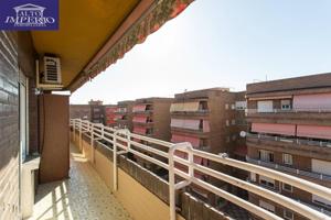 Piso en venta en Granada, Parque del genil photo 0