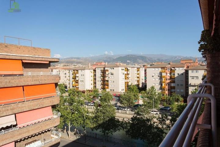 Piso en venta en Granada, Parque del genil photo 0