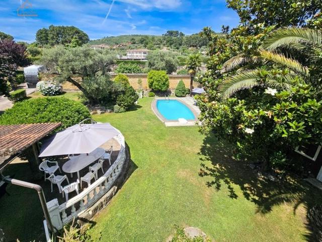 Chalet en venta en Mombeltrán, Castilla y leon photo 0