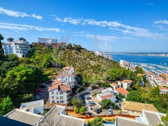 Casa en venta en Roses photo 0