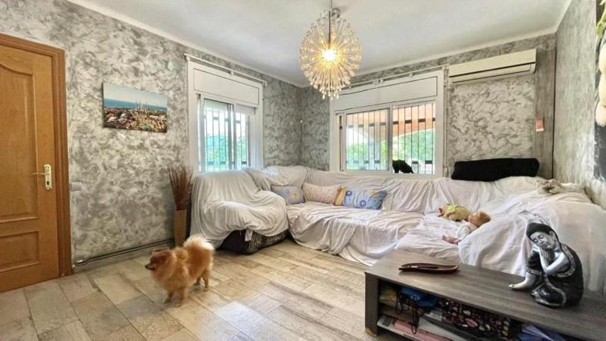 Casa con terreno en venta en Santa Perpètua de Mogoda photo 0