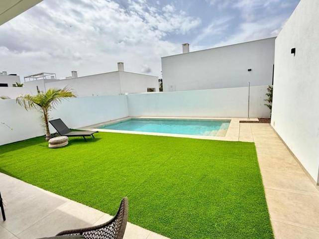Chalet en venta en Cartagena, Islas Menores-Mar de Cristal photo 0