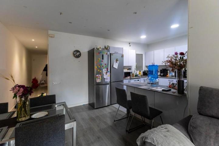 Piso en venta en Barcelona, Sant Antoni photo 0