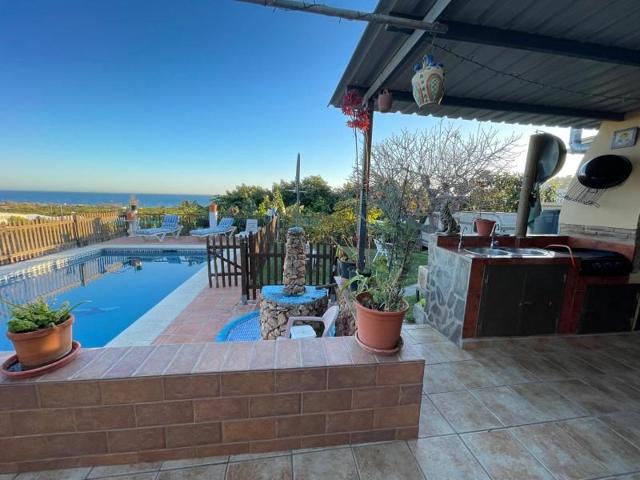 Casa con terreno en venta en Nerja photo 0