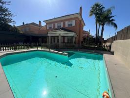 Chalet en venta en Dos Hermanas, Olivar de Quintos photo 0