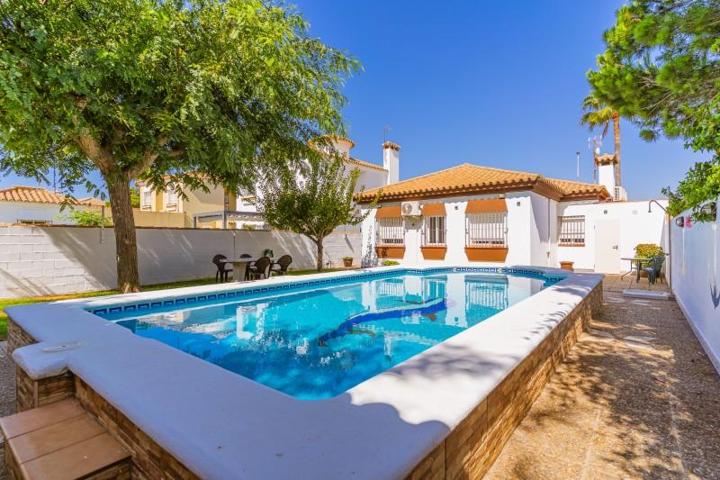 Chalet en venta en Chiclana de la Frontera, Sanctipetri photo 0