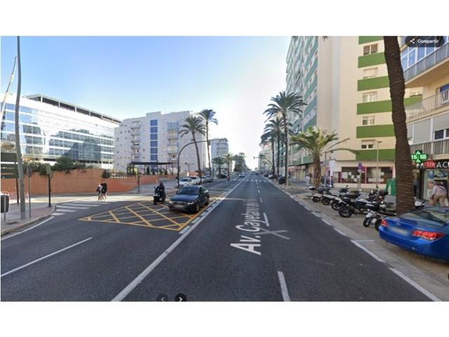 Local comercial en venta en Cádiz photo 0