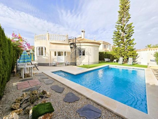 Chalet en venta en Orihuela Costa, Playa Flamenca photo 0
